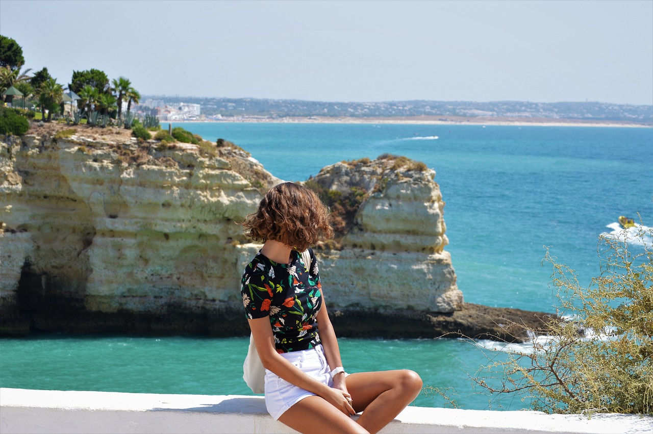 Be a Blogger or Vlogger - Blogging as a form of income Blogging as a form of income