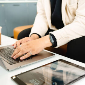Laptop v Tablet Laptop v Tablet