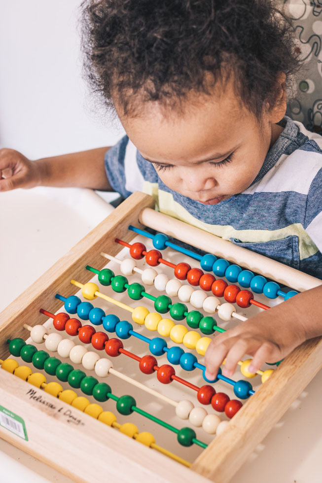 toddler counting beads