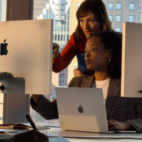 MacBook with M5 Multipe Display Setup SQ