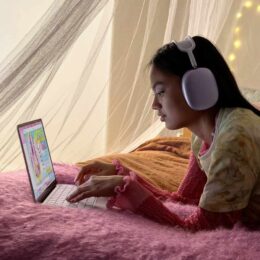 MacBook Neo Blush